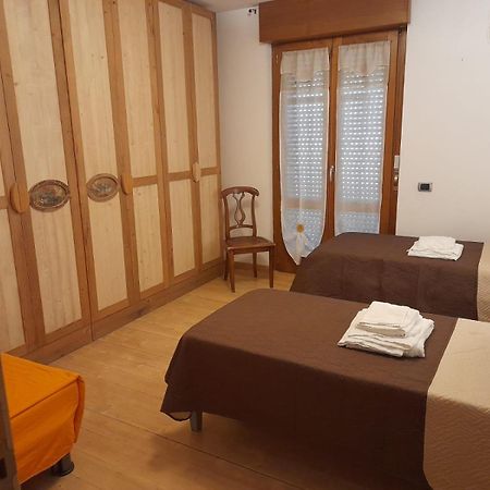 Casa Palombara - Baschiアパートメント エクステリア 写真