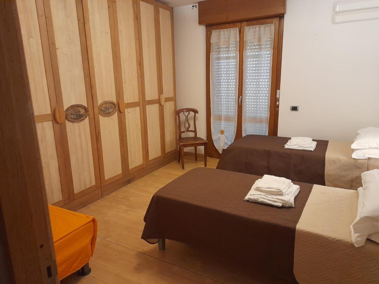 Casa Palombara - Baschiアパートメント エクステリア 写真