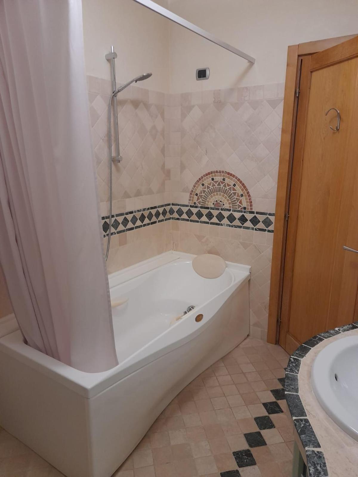 Casa Palombara - Baschiアパートメント エクステリア 写真